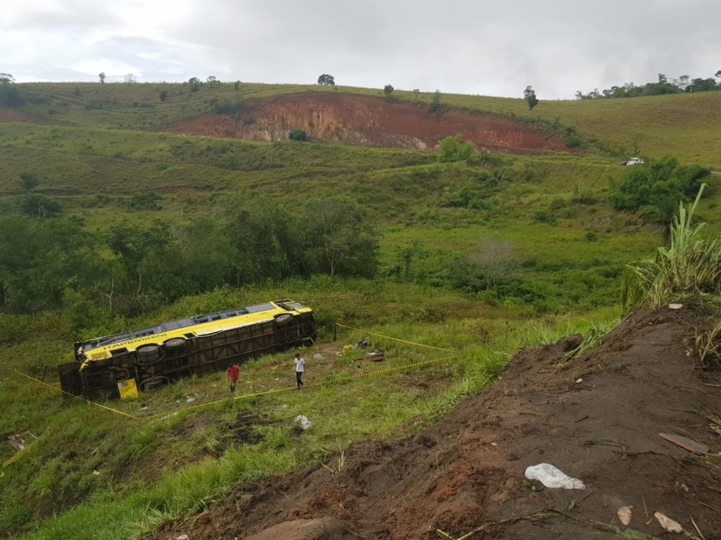 BA: Acidente com ônibus deixa mais de 20 feridos e dois mortos na BR-101 3 Divulgação PRF