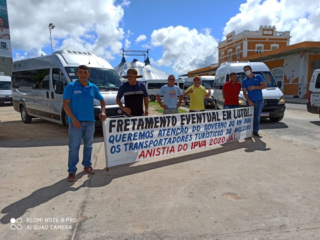 Em Mossoró, transportadores turísticos realizam manifestação contra pagamento do IPVA 10 WhatsApp Image 2020 04 18 at 11.09.01