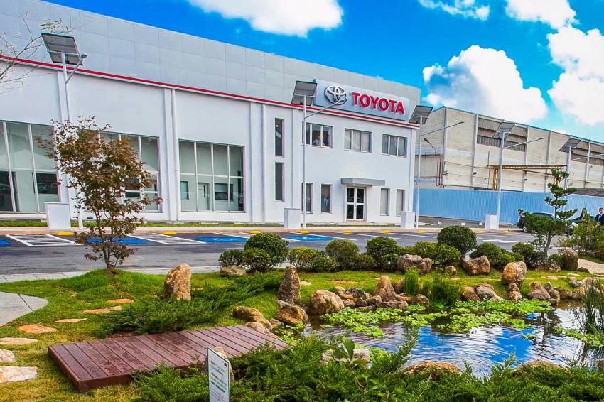Fabricantes investem em locação de veículos 2 DM Geraldo Alckmin na fabrica da Toyota no ABC Paulista 0123032015 850x566 1