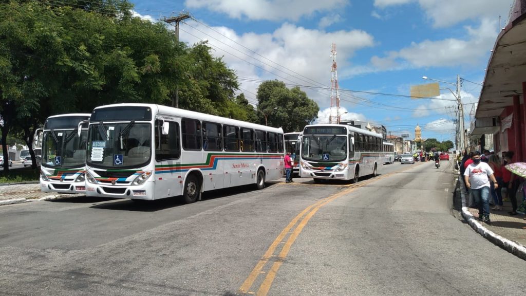 Sindicato dos Motoristas realiza paralisação de ônibus das empresas Santa Maria e Reunidas 8 WhatsApp Image 2020 05 08 at 10.24.10 1