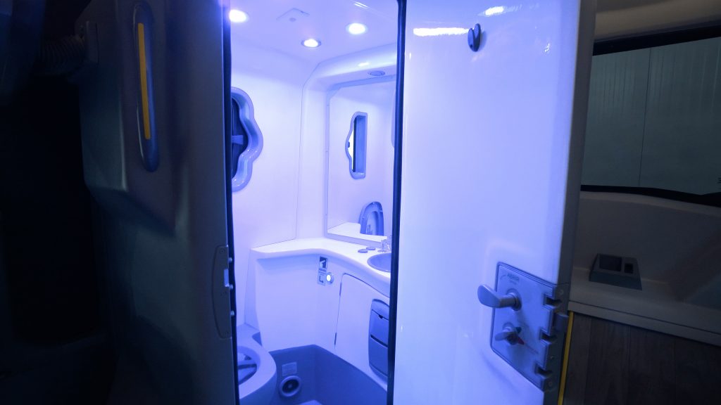 Marcopolo desenvolve sistema de sanitário para ônibus com desinfecção por luz ultravioleta 2 Divulgação Secco Comunicação