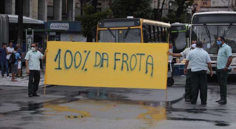 PE: Motoristas e cobradores de ônibus pedem 100% da frota na rua em ato no Centro do Recife 2 Jailton Junior JC Imagem Jornal do Commercio