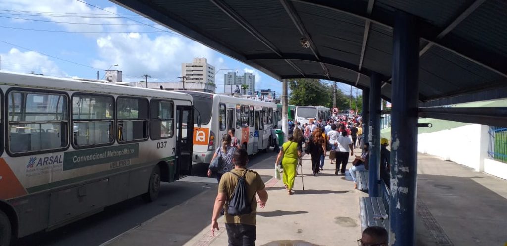 Alagoas: Em greve, funcionários da Veleiro bloqueiam avenida e pedem pagamento 2 03f546dd 5ab6 4917 bfe3 4ea9a3aa3a09
