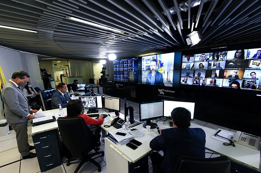 Adiada votação do projeto que susta política de transporte rodoviário 2 imagem materia Agência Senado