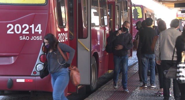 Aprovado projeto que distribui passagens a desempregados da RM de Curitiba 2 proposta preve bancar passagens de desempregados na rmc1