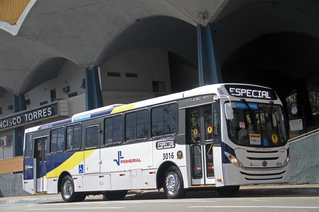 RJ: Cidades do Vale do Paraíba renovam frota com ônibus Volvo 2 Pinheiral Volvo