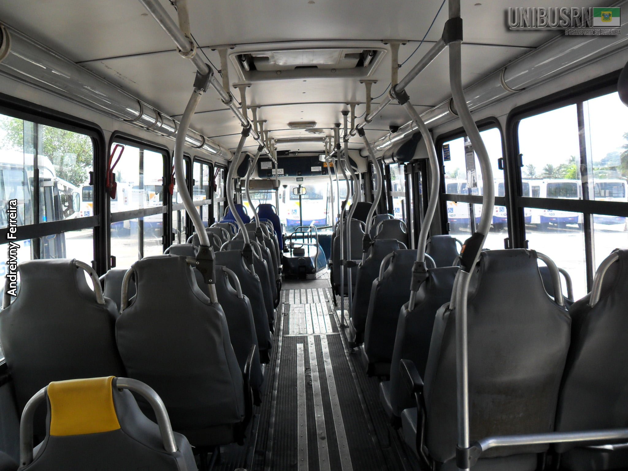 Projeto de Lei de senadora permite trabalho de vendedores ambulantes dentro de ônibus