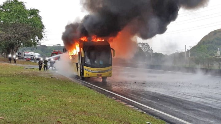 Ônibus da Itapemirim pega fogo na Via Dutra, em São Paulo 8 dd2e34d0 a0f8 42d3 804d 29c040662392 1184938 1
