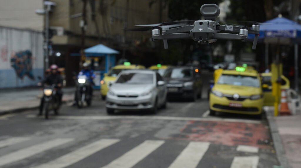 Drones ‘de carona’ em linhas de ônibus são mais eficientes 10 drone rj 0417202318