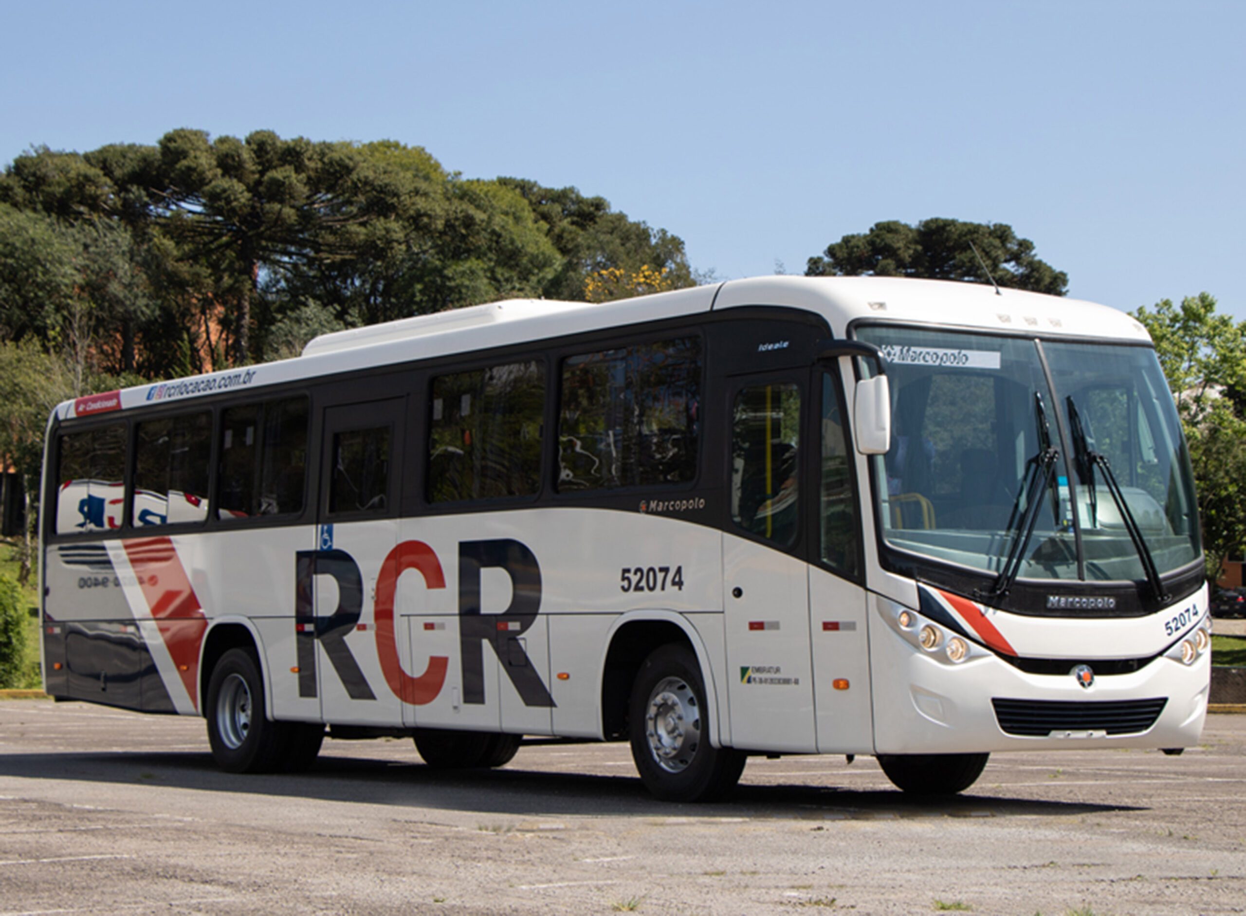 PE: Mercedes-Benz comercializa 49 ônibus de fretamento para a RCR Locação