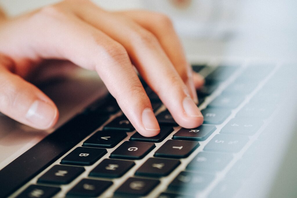 Preço médio de passagens de ônibus cai até 60% no Brasil com novos concorrentes digitais 2 laptop 820274 1920 Pixabay