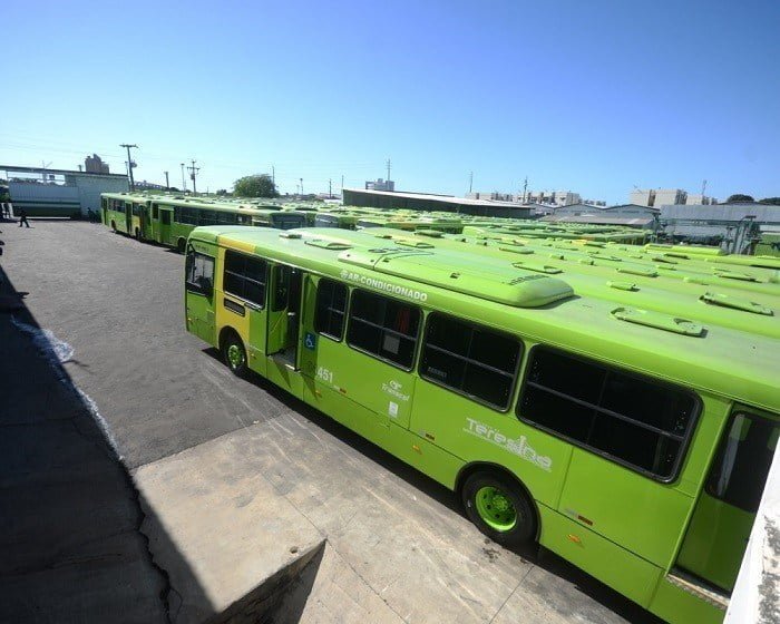 Teresina: Greve de ônibus faz prefeitura manter alternativos circulando 2 motoristas de onibus iniciam greve por tempo indeterminado em teresina159941171115998288041602683774