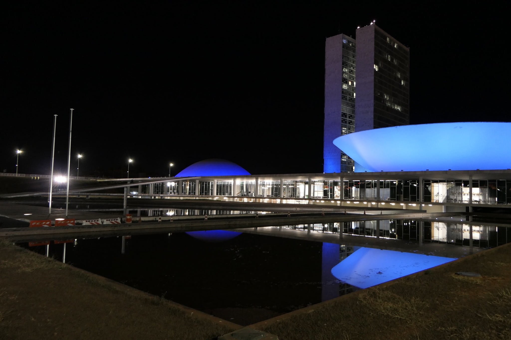 Cai veto à desoneração de salário