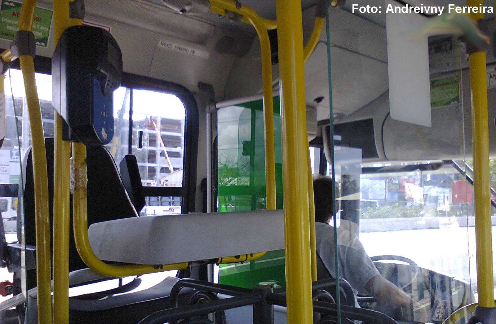 Motoristas de ônibus podem acumular função de cobrador, reafirma TST
