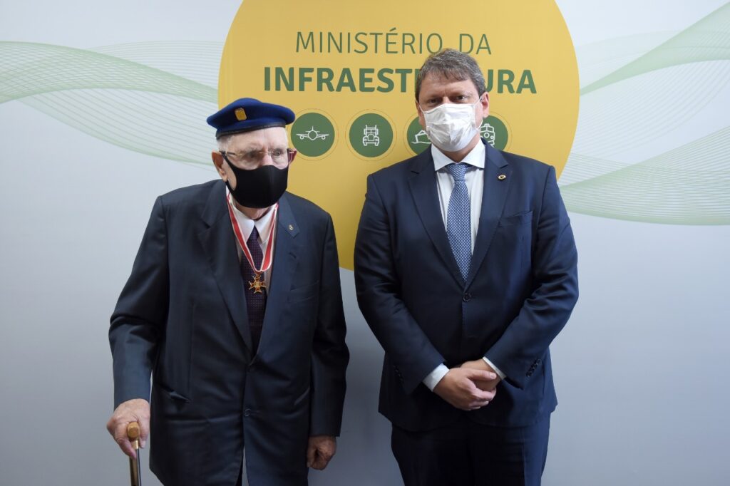 Ministro da Infraestrutura homenageia Camilo Cola, ex-combatente da FEB, com Medalha do Mérito Mauá 2 WhatsAppImage Infraestrutura