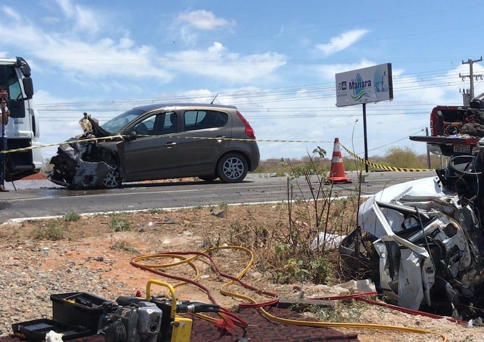 Homem morre após carros baterem de frente na BR-304, em Assú 9 acidente br 304