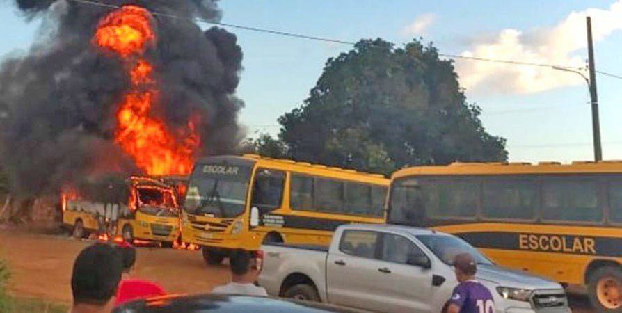 MT: Ônibus escolares são destruídos pelo fogo em Peixoto de Azevedo 8 fogo