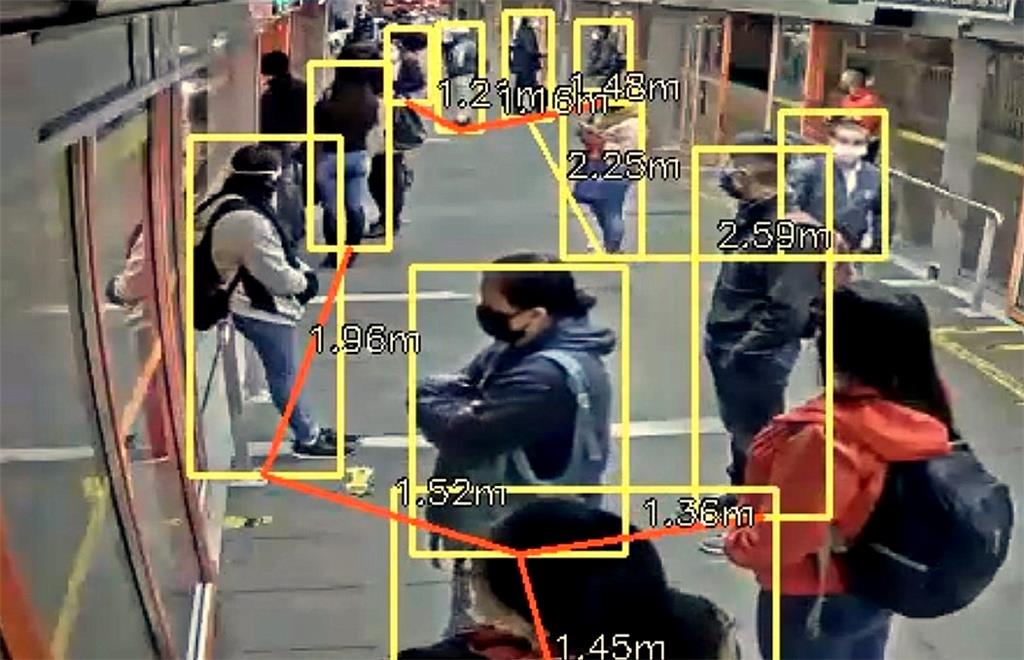 Sistema monitora distanciamento no transporte 3 imagem do sistema em estacao de um brt
