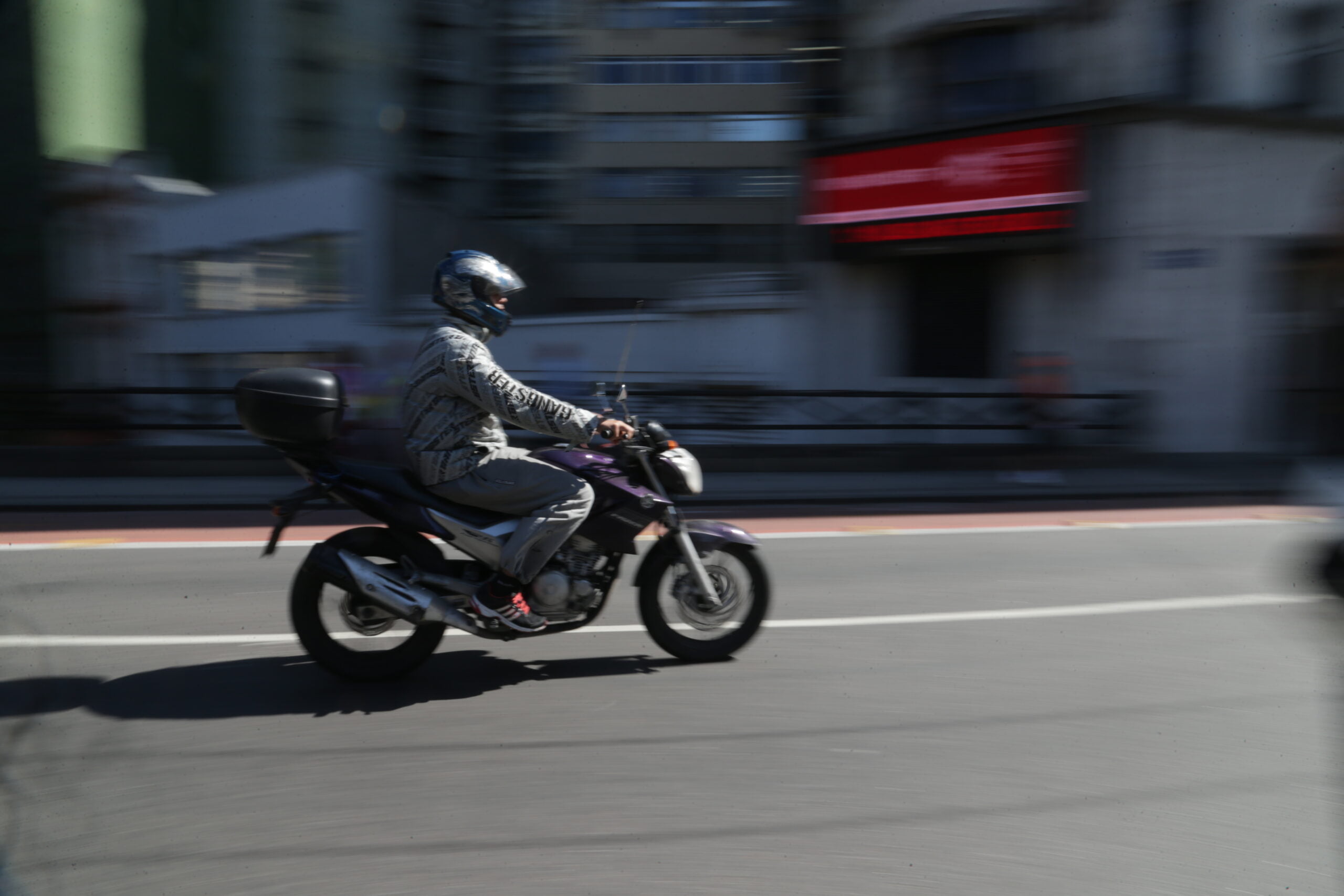 Justiça de São Paulo derruba proibição e libera serviço de mototáxi por aplicativo na capital 1 moto dia 27072015 376 Fotos Publicas scaled