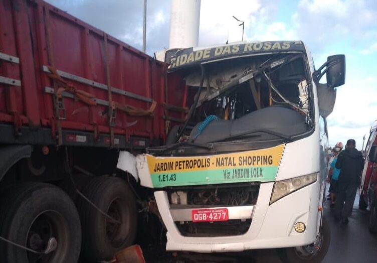 Acidente entre alternativo e caminhão deixa feridos na Grande Natal 7 whatsapp image at 1 170 752x524 1