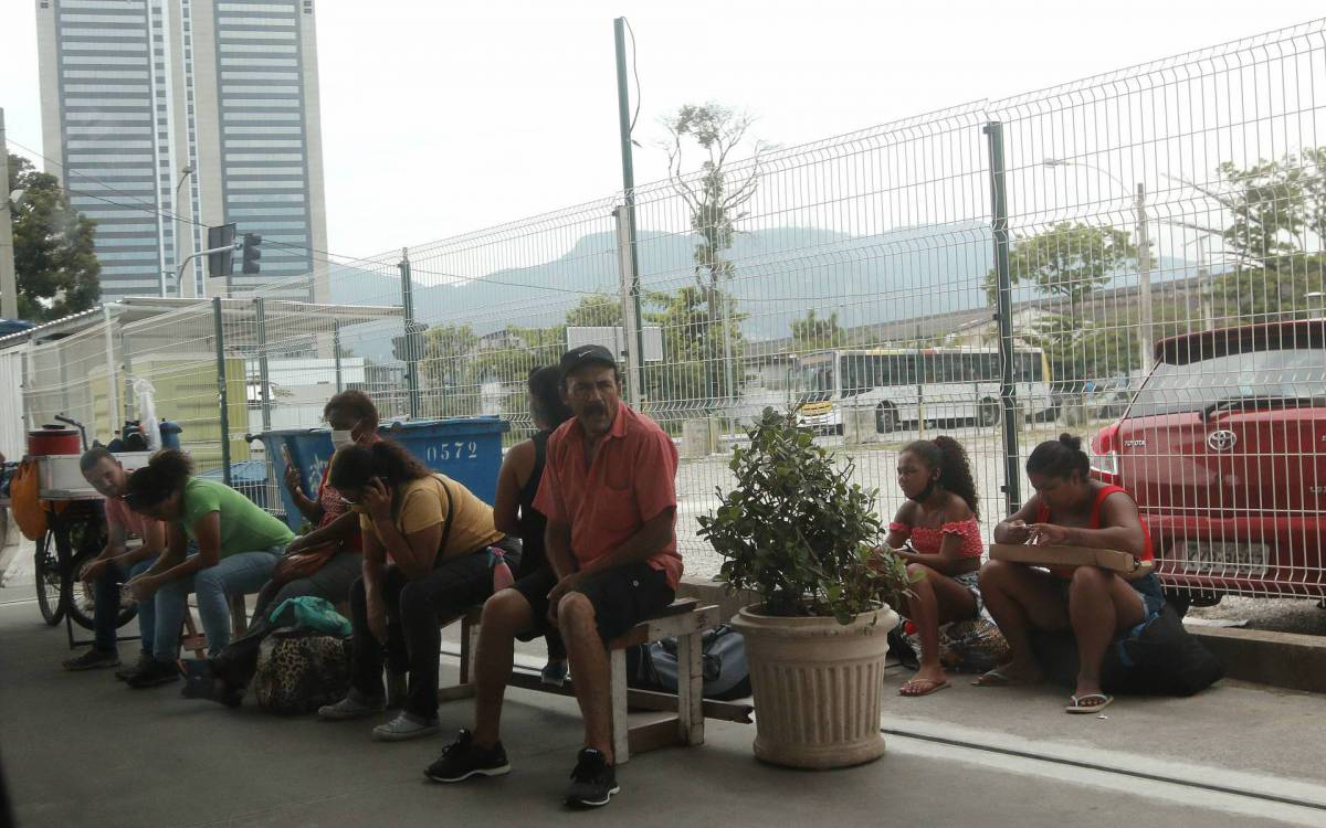 O poder paralelo do transporte ilegal no entorno da Rodoviária do Rio