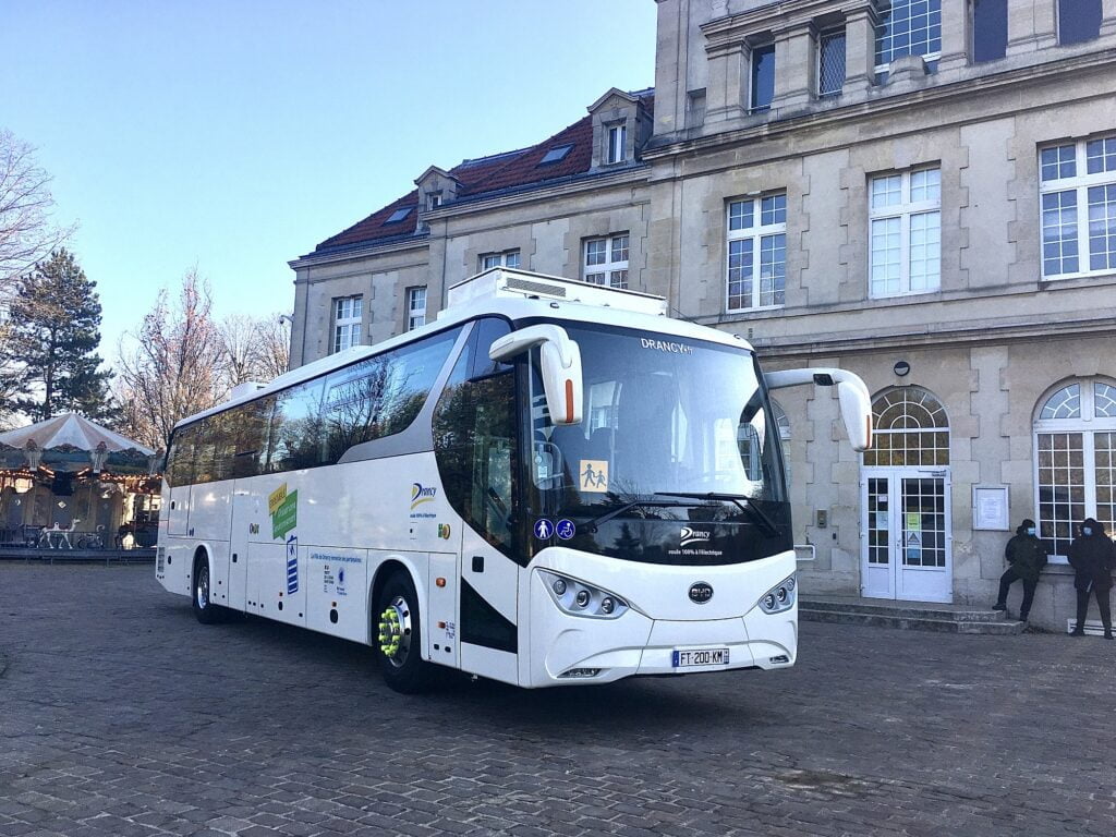Internacional: Grande Paris recebe primeiro ônibus elétrico da BYD 2 BYD eCoach Delivery in Paris BYD
