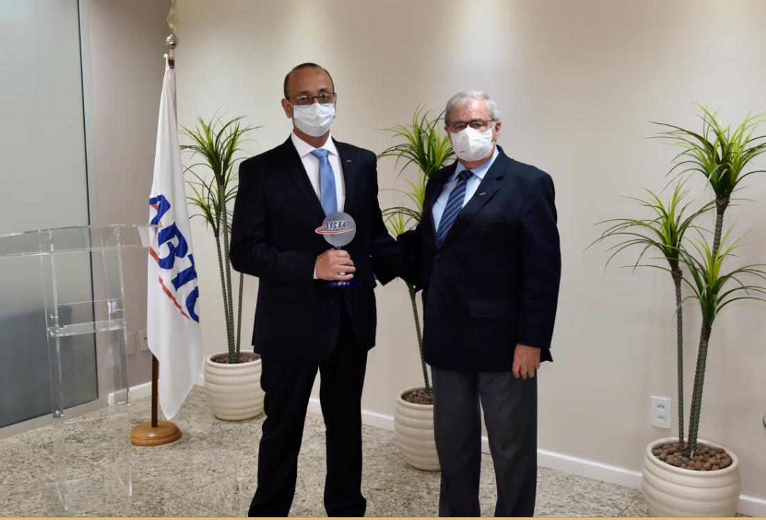 Presidente da CNT recebe Troféu Gaúcho do Transporte