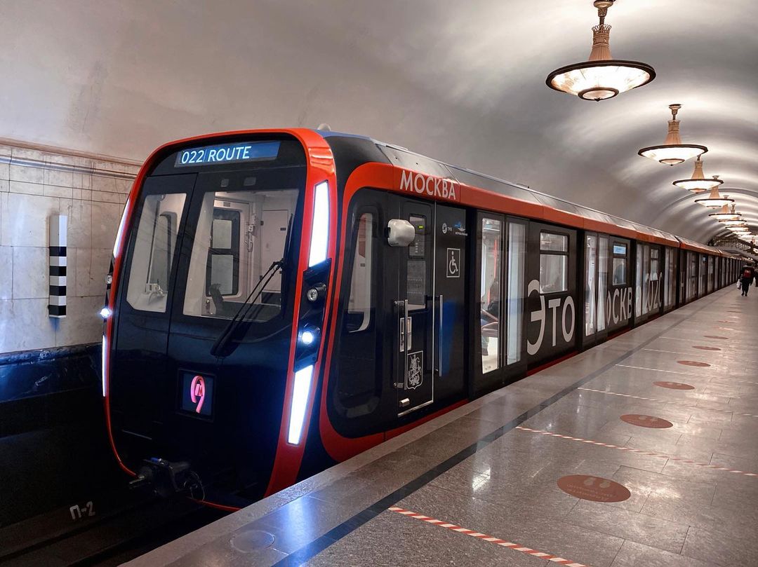 Moscou derruba proibição de décadas, e mulheres começam a dirigir trens do metrô