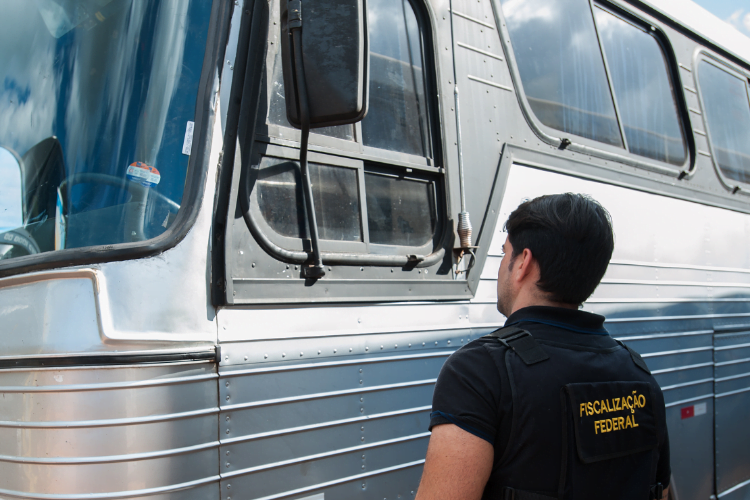 Transporte clandestino coloca em risco a vida de passageiros 2 2bb2b881 396f 48e7 9725 e1d7c8b77b1a CorteRetangular