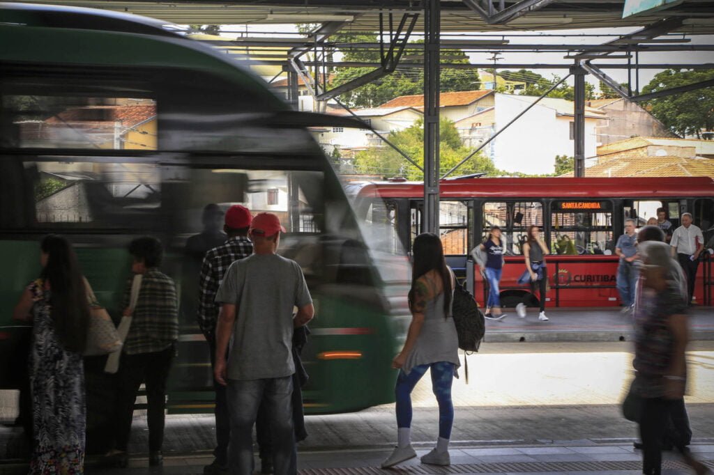Prefeito Greca assume presidência da Assomec e fala em Agência Metropolitana de Transporte Coletivo na Grande Curitiba 2 Lucilia GuimaraesSMCS 3