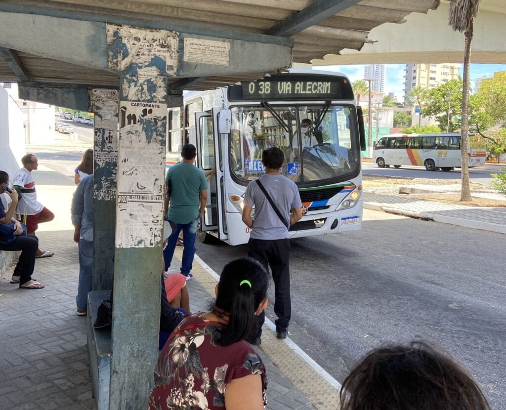 Deputados aprovam projeto que prevê o desembarque fora do ponto de ônibus à noite e de madrugada 5 Sans titre 4