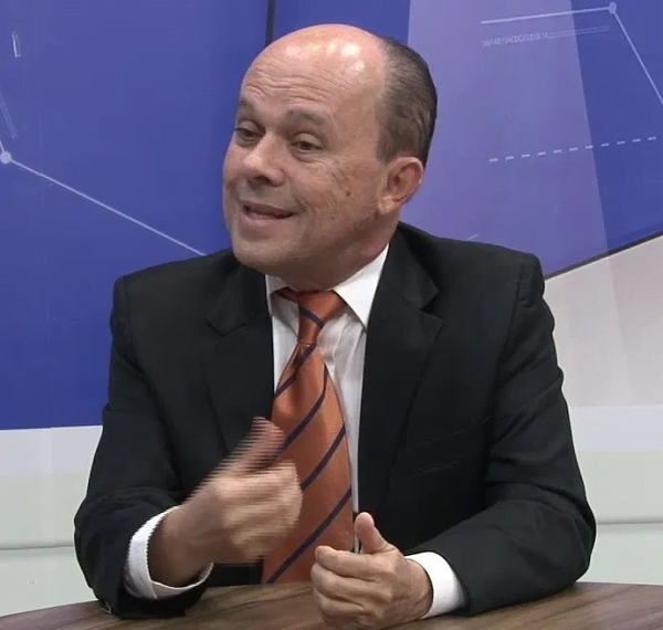 Secretario124 600x570 1