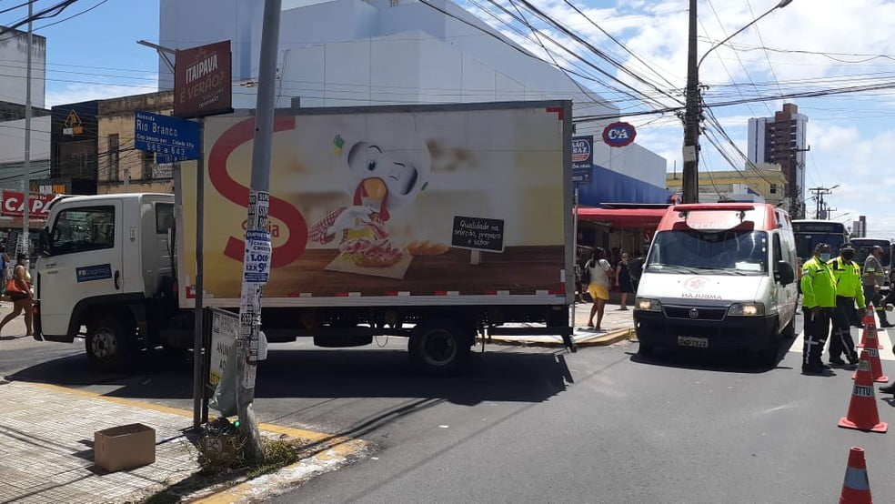 Natal: Idoso morre após ser atropelado em Ponta Negra; Mãe e filha são atropeladas por caminhão no centro 3 whatsapp image 2021 01 13 at 11.52.00
