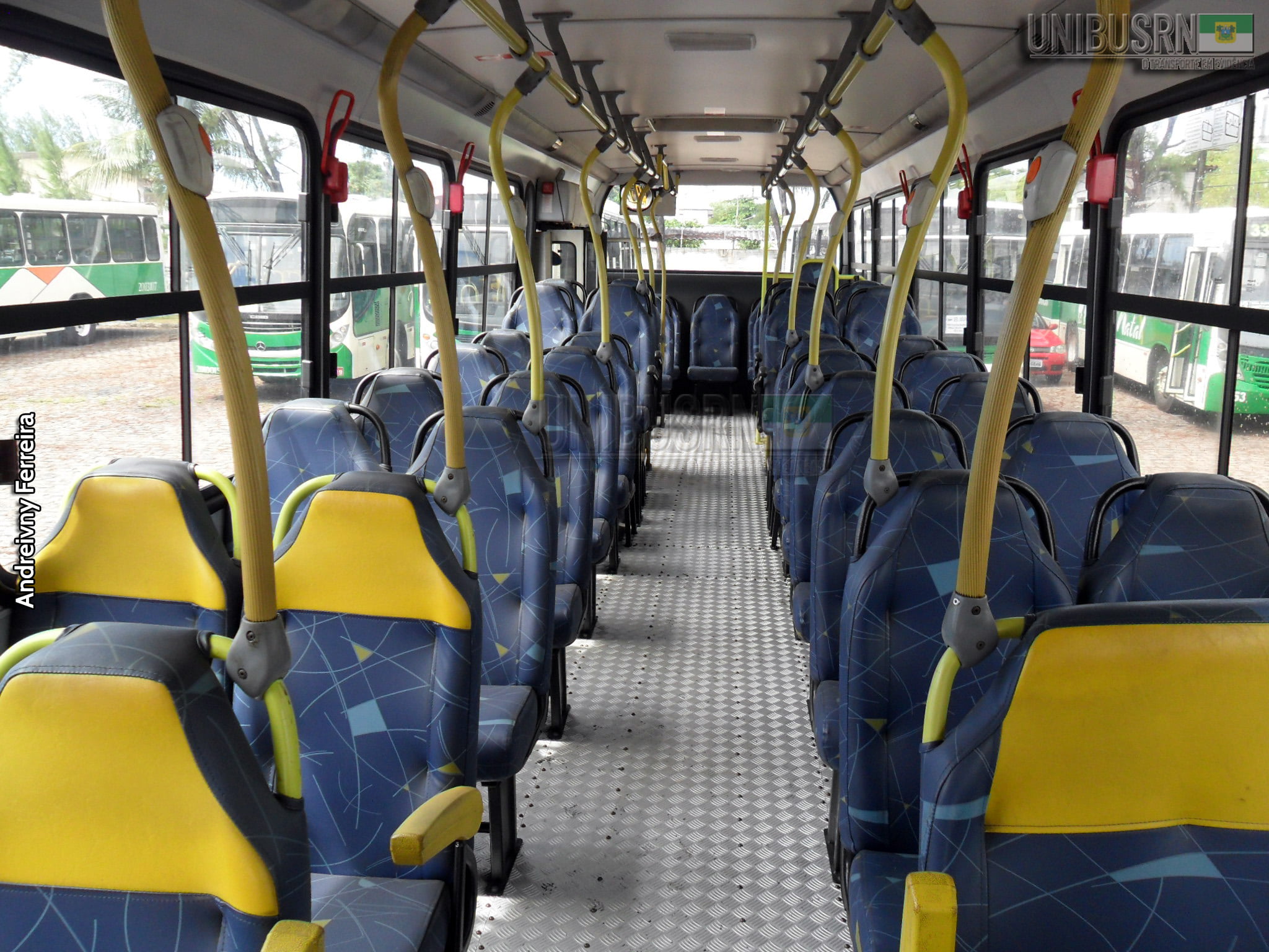 Vendas de ônibus usados crescem em março