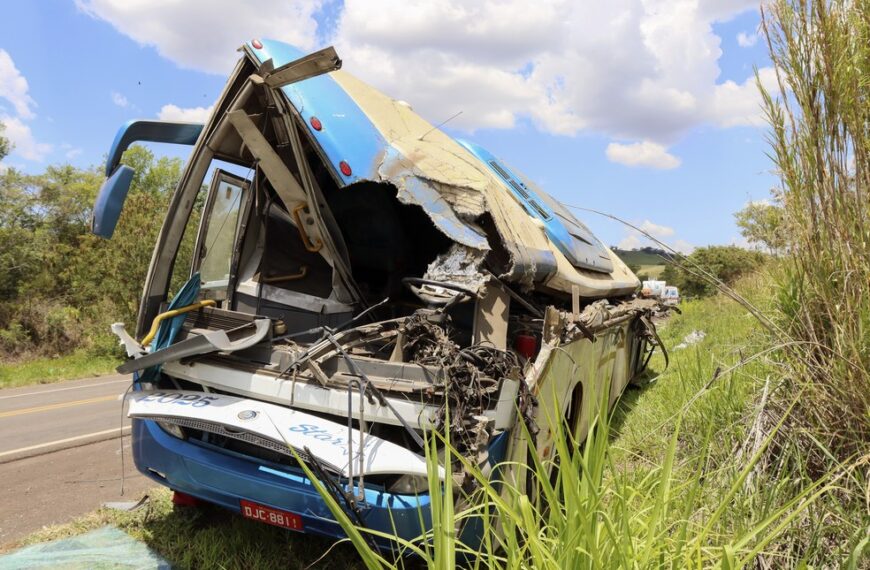 Tragédia em Taguaí: motorista de ônibus que bateu em carreta é indiciado por homicídio culposo; 42 pessoas morreram