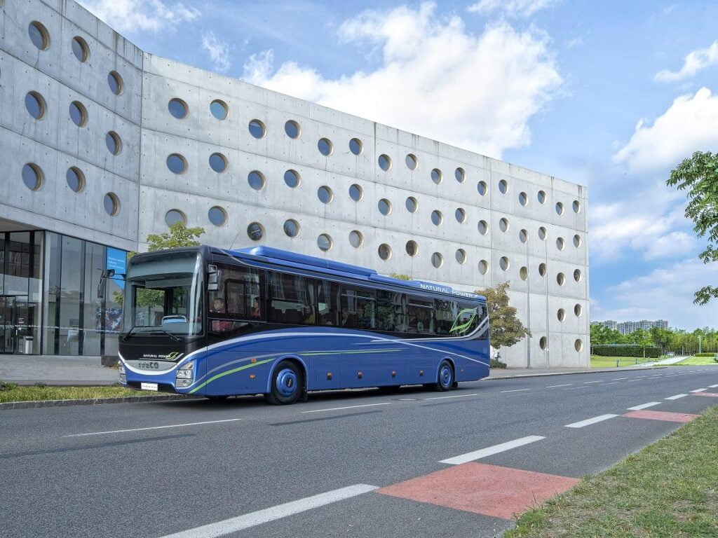 iveco bus 1611936207 Autobus
