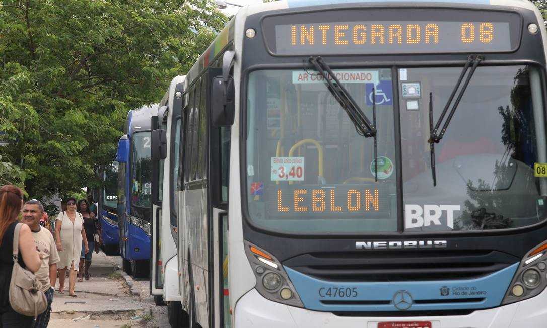 Empresas de ônibus rodam na Zona Oeste do Rio com apenas 28% da frota determinada pela prefeitura