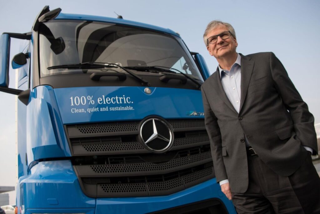 Governos deveriam aumentar tributos do diesel para facilitar o acesso aos elétricos, diz o chefe da Daimler na Europa 7 Daimler Truck Martin Daum