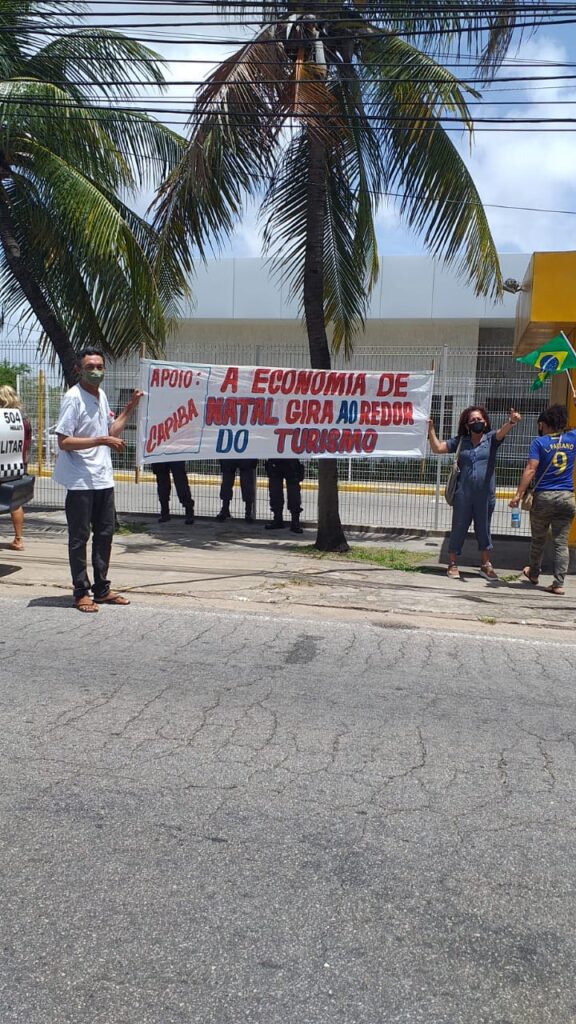 Natal: Empresas de ônibus que atuam no turismo participam de protesto por flexibilização de distanciamento social 2 SINTRATUR RN 02