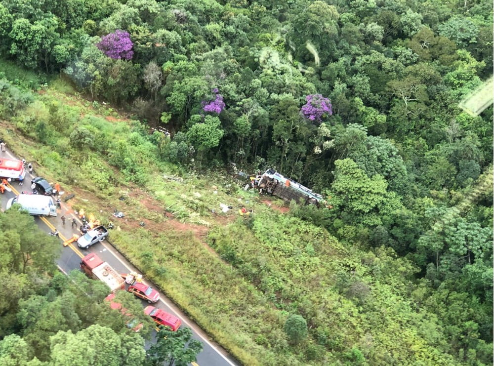 MG: Acidente com ônibus deixa dois mortos e 22 feridos em Ouro Preto 7 acidente 2 G1 MG