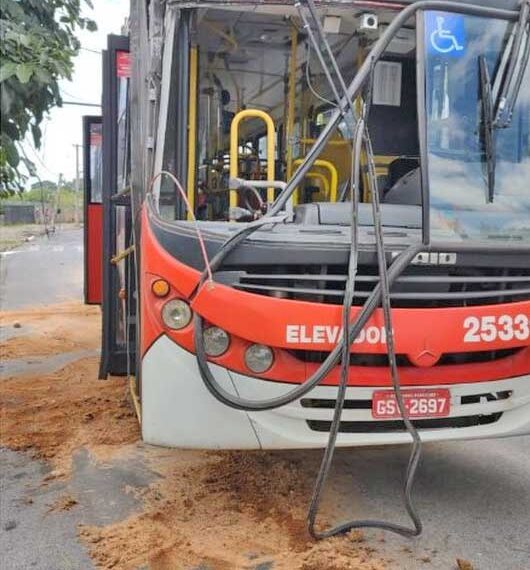 Belo Horizonte: Acidente com ônibus, faz transformador de energia cair dentro do coletivo