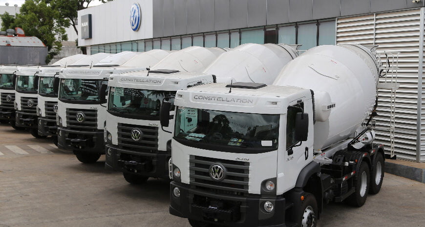 Internacional: Volks entrega nove caminhões para construção no Paraguai