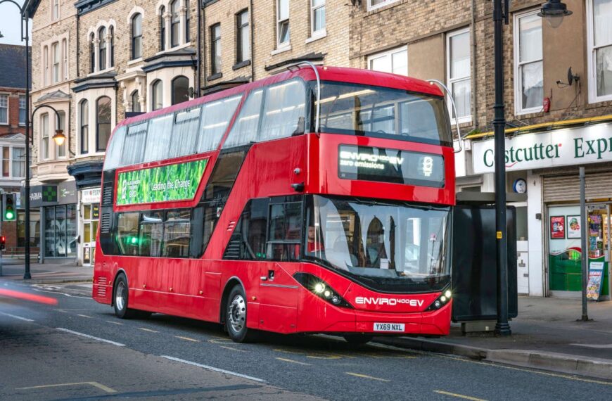 First Bus encomenda cinco ônibus 100% elétricos da BYD ADL Enviro400EV de dois andares, no Reino Unido