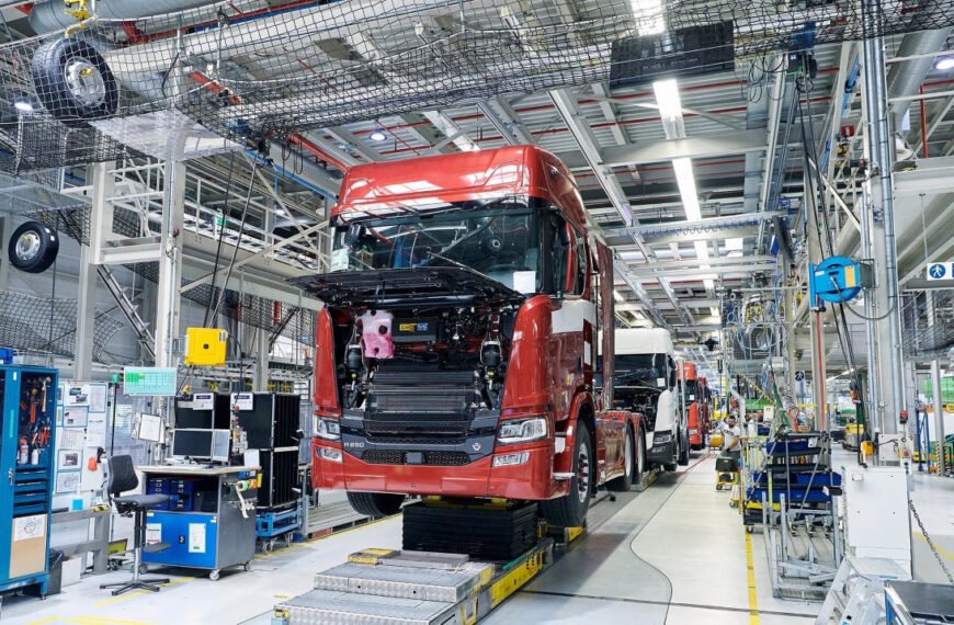 CEO da Scania diz que falta de eletrônicos pode paralisar produção da montadora na Suécia