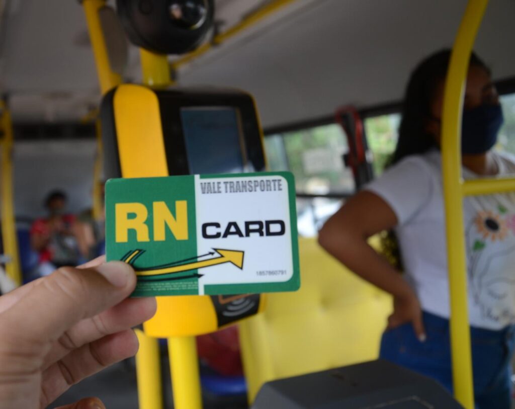 Em São Gonçalo, plataforma de integração no transporte municipal será desativada; usuários devem fazer transferência com cartão do RN Card 6 rncard