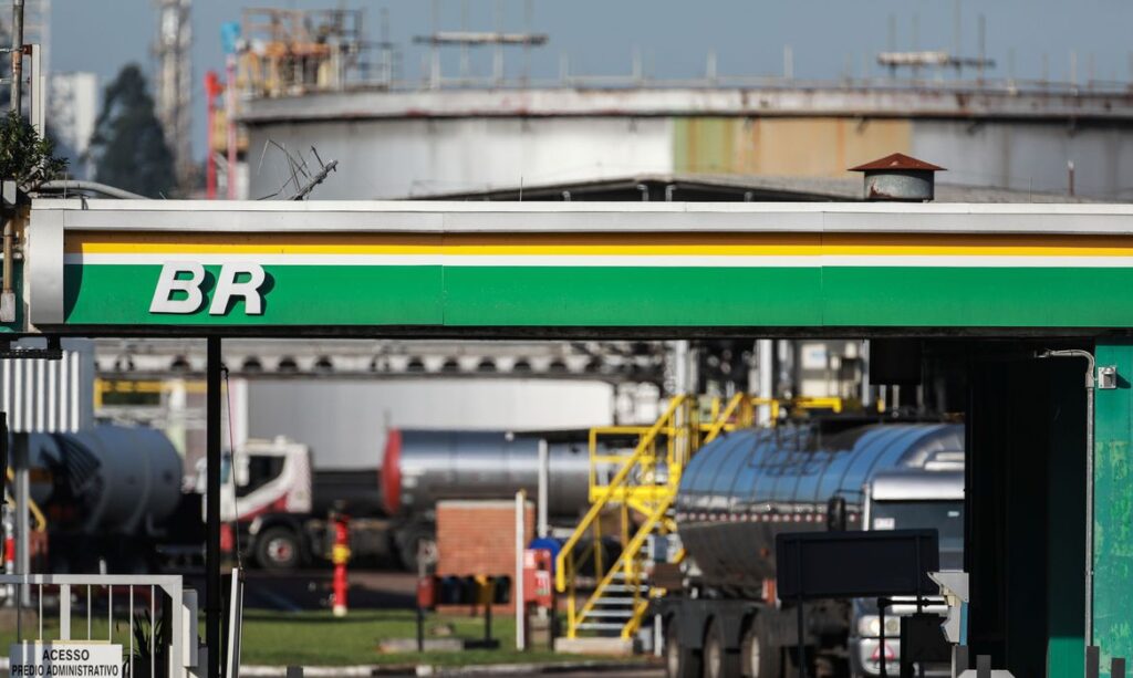 Petrobras reduz preço do diesel nas refinarias em R$ 0,08 2 2019 05 07t131900z 6993045 rc15f3e59060 rtrmadp 3 petrobras divestiture refineries