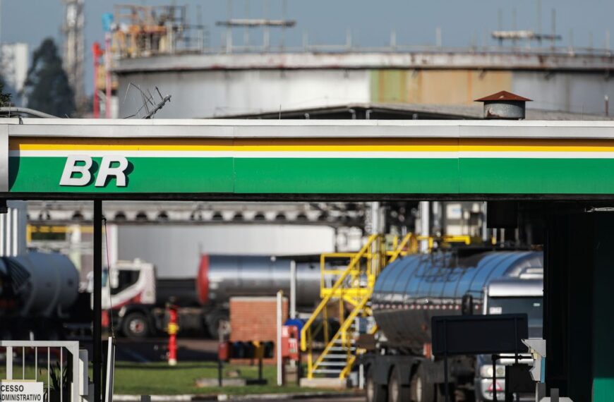Petrobras reduz preço do diesel nas refinarias em R$ 0,08