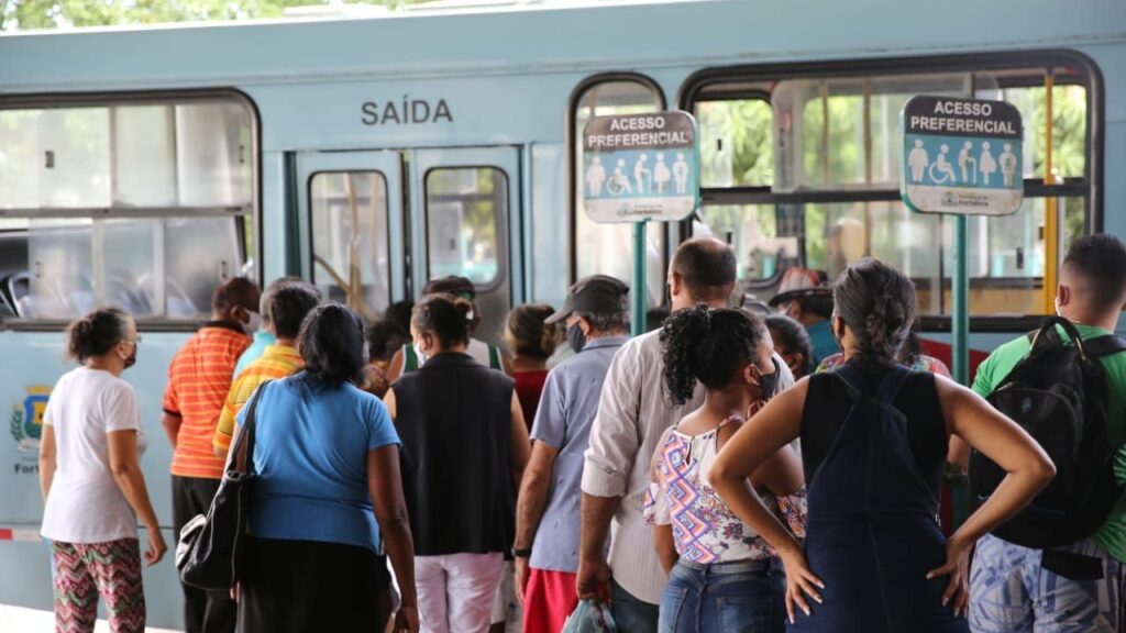 Empresas de ônibus do Ceará deverão pagar direitos autorais de músicas tocadas nos veículos 2 coletivos