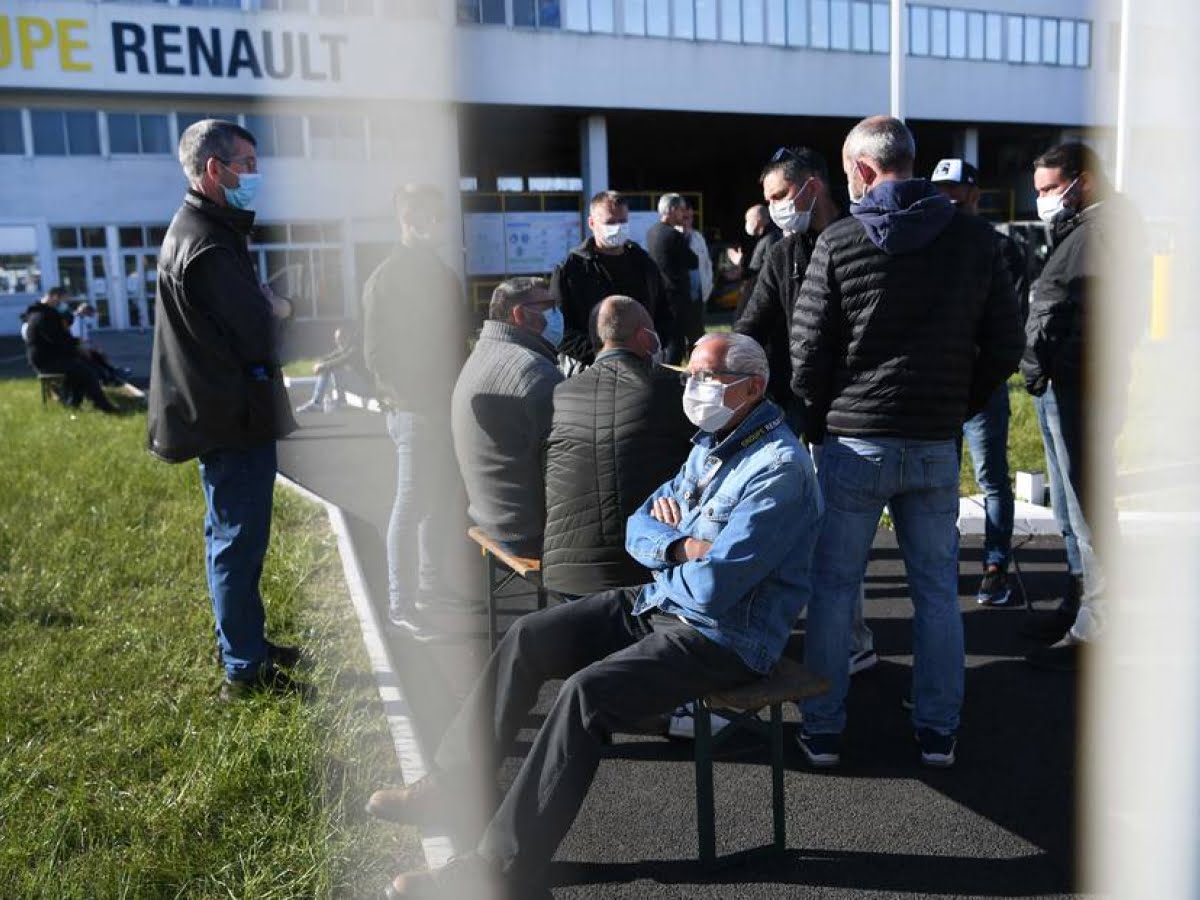 Operários da Renault, na França, colocam chefia no cativeiro