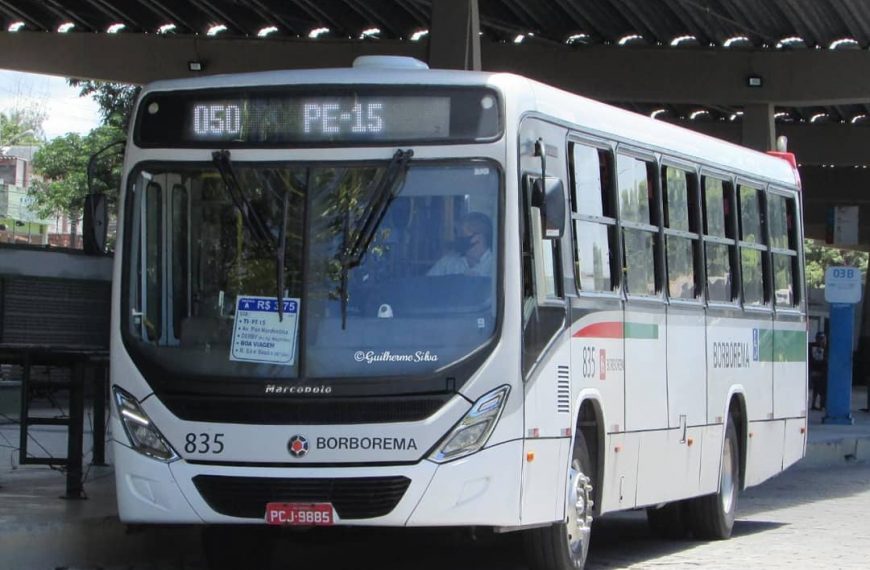 Pernambuco vai antecipar a vacinação dos motoristas e cobradores de ônibus